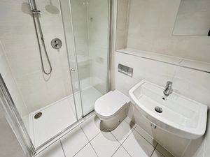 En Suite- click for photo gallery